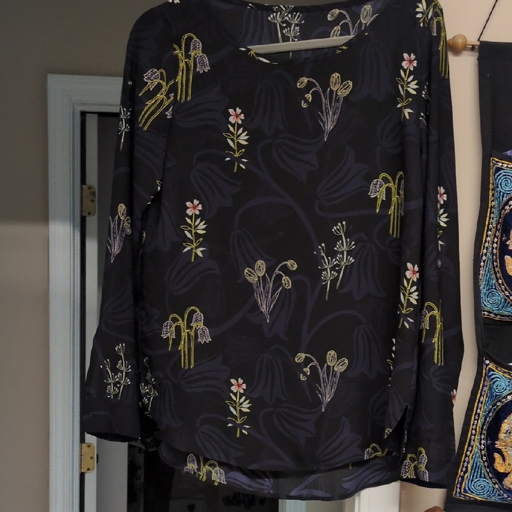 Flowy Womens Navy Floral Long-Sleeve Blouse